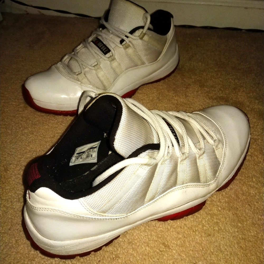 Jordan 11 Retro Low White and red